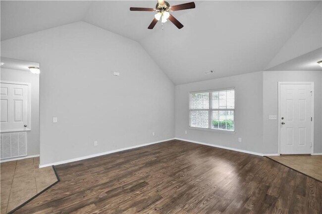 Building Photo - 1240 Lariat Dr