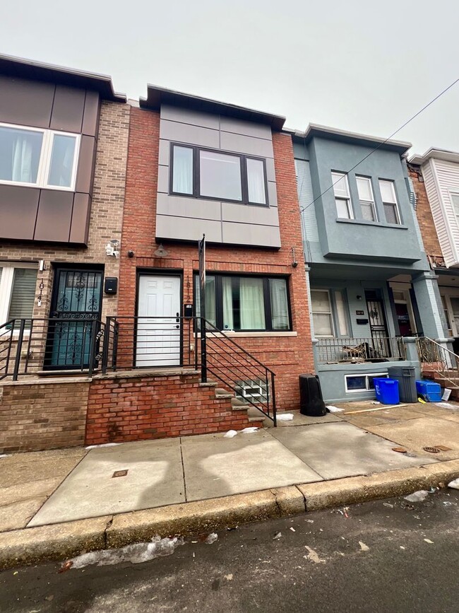 Photo - Luxurious 3-Bedroom Townhome in South Philadelphia! Available NOW!