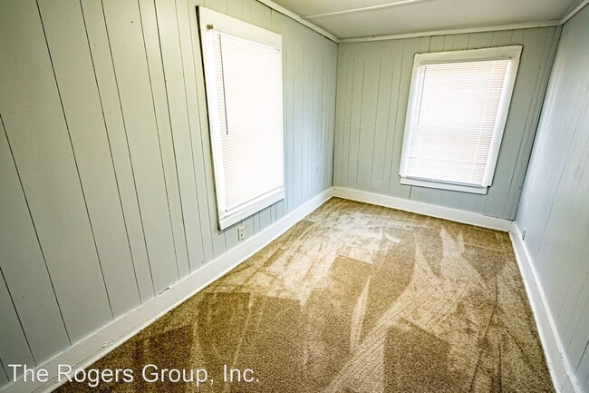 Building Photo - 2 br, 1 bath House - 95 Ellington Rd.