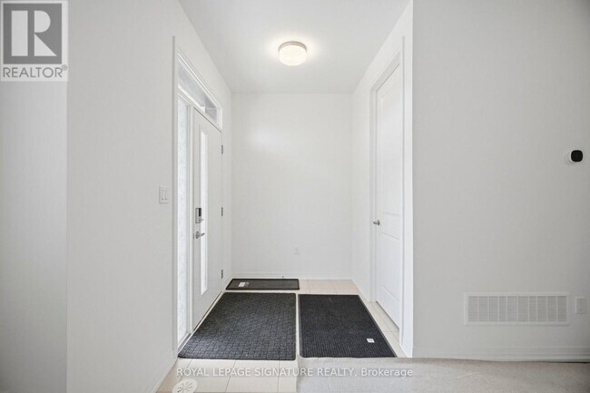 Building Photo - 7 Moosehead Dr