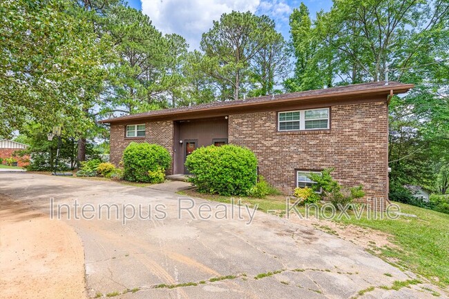Building Photo - 8738 Gleason Dr