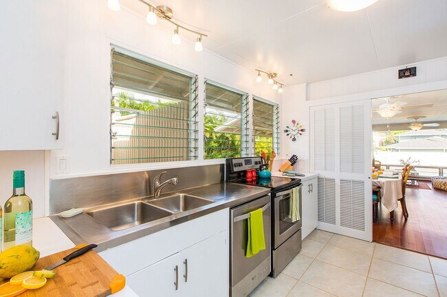 Building Photo - 2bd/2ba Home w/Private Pool, Upscale decor, & Near Kahala Beach. Kahala Cottage