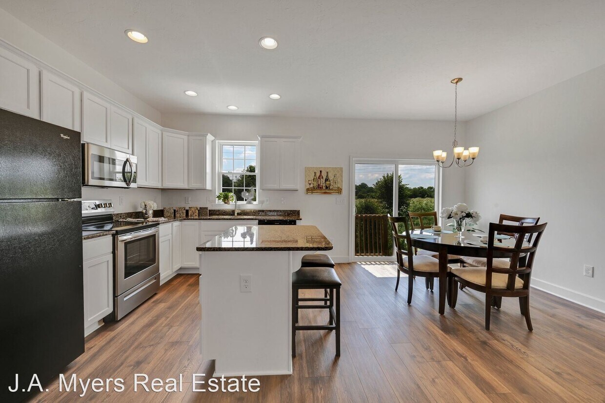 Building Photo - 3 br, 2.5 bath House - 3731 Castle Drive