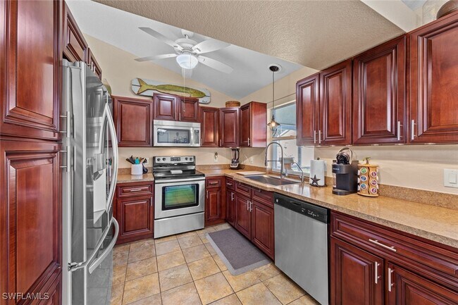 Foto del edificio - 23330 Moorhead Ave