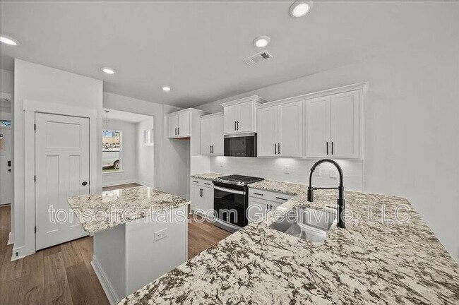 Building Photo - 415 Ml Pk Wy