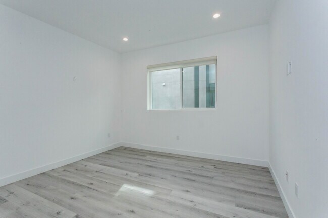 Foto del edificio - 947 Wilcox Ave