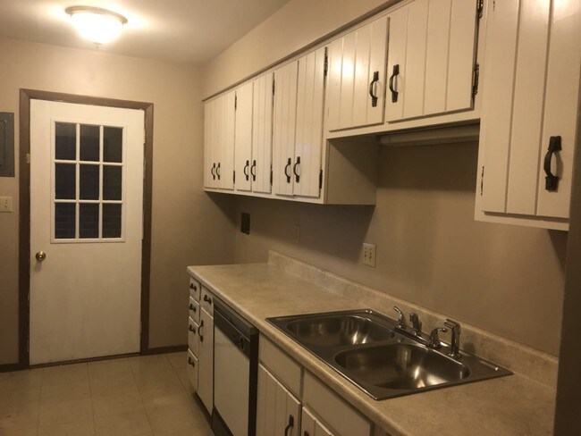 Building Photo - 2801 Boxwood Ln