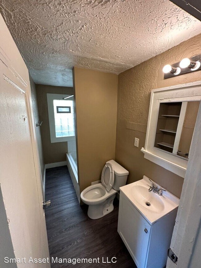 Building Photo - 3 br, 1 bath House - 1119 W Keefe Ave