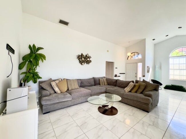 Building Photo - 8491 Heather Pl