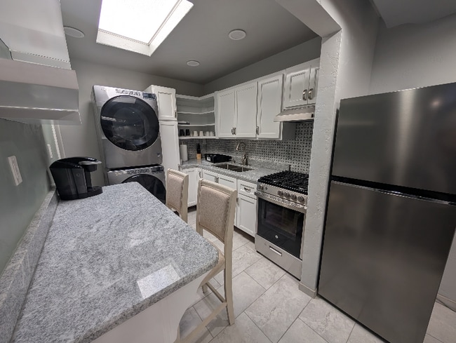 Building Photo - 3104 Red Sails Dr