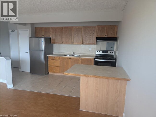 Building Photo - 468 Ottawa St N