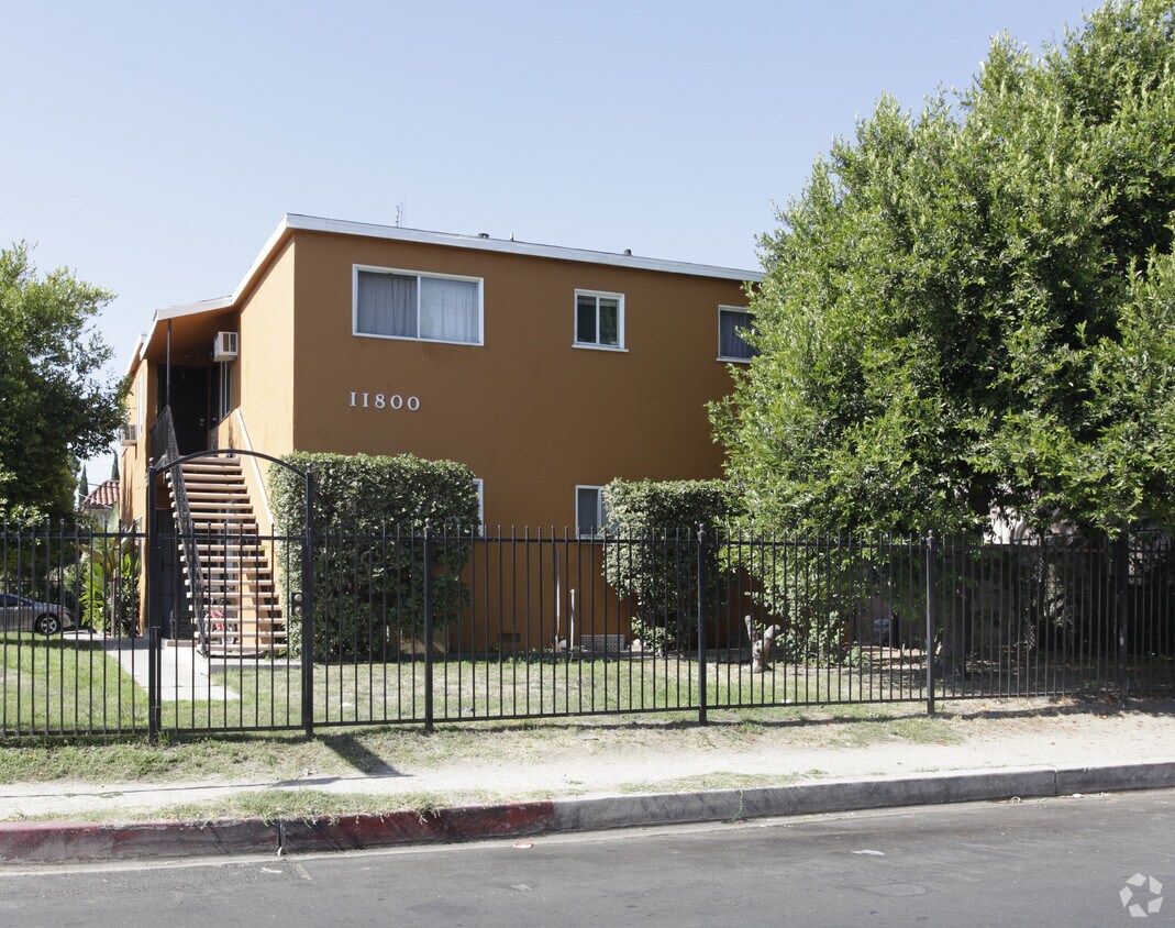 Building Photo - 11800 Hart St