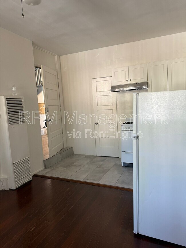 Foto del edificio - 1114 N Poinsettia Pl