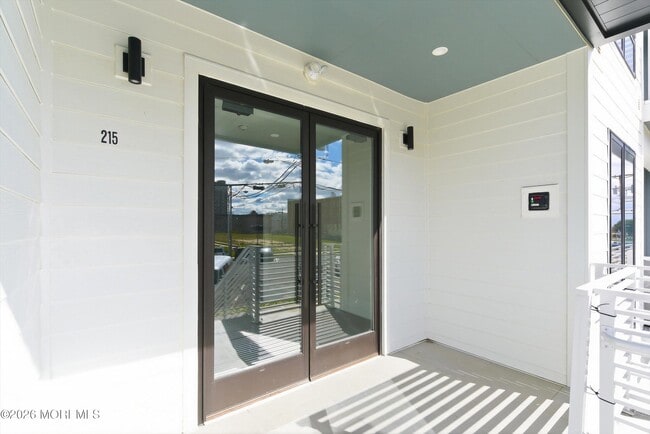 Building Photo - 215 2nd Ave