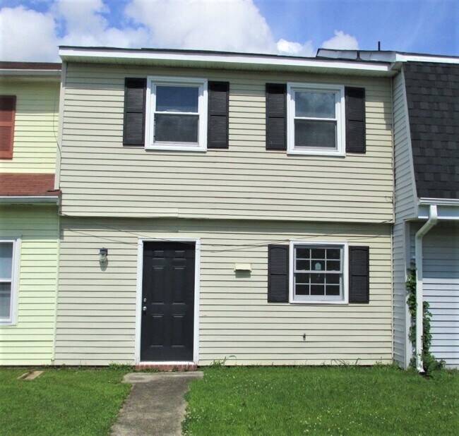 Foto del edificio - 3005 Radcliffe Ln N