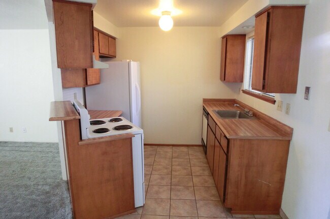 Foto del edificio - Downstairs Apartment Near Food and Shopping