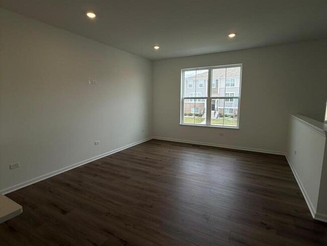 Foto del edificio - 14934 Dyer Ln