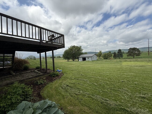 Foto del edificio - 165 Troup Rd