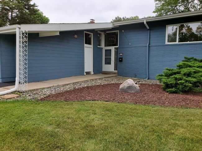 Building Photo - Thiensville - Charming large 4 bedroom house
