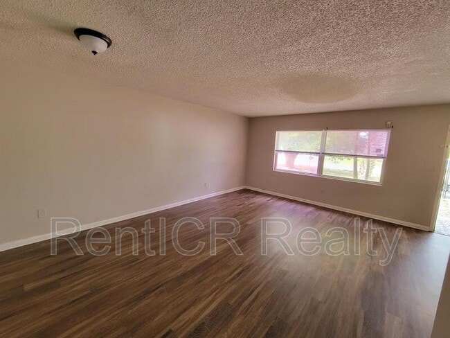 Building Photo - 500 N Mars Ave