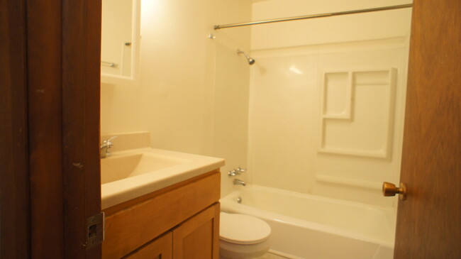 2 Bdrm - Bathroom - Oxford Point Apartments