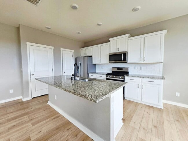 Building Photo - 10116 Castor Dr