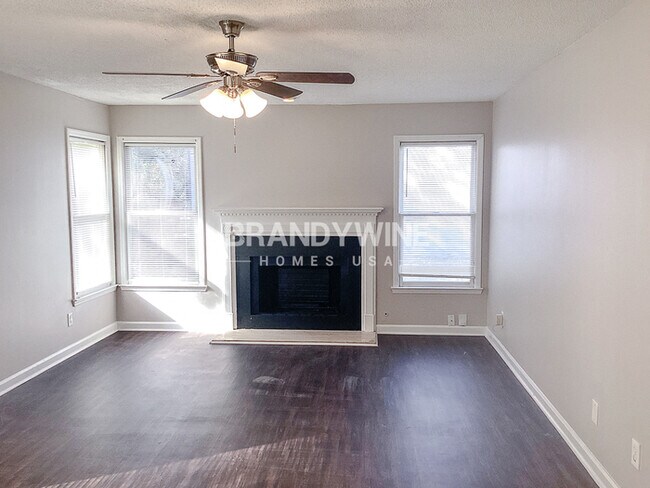 Building Photo - 1577 Linksview Close