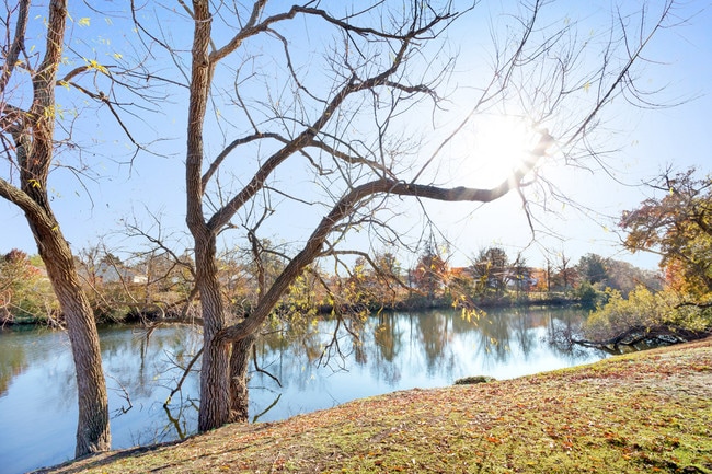 Building Photo - Lakes Of Greenbrier