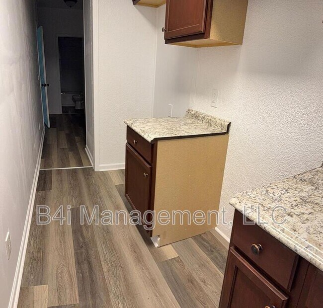 Foto del edificio - 422 Lakeview St