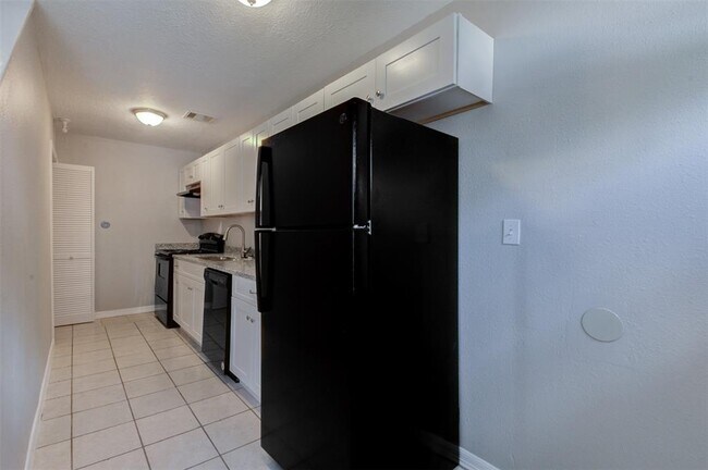 Building Photo - 3913 Edison St