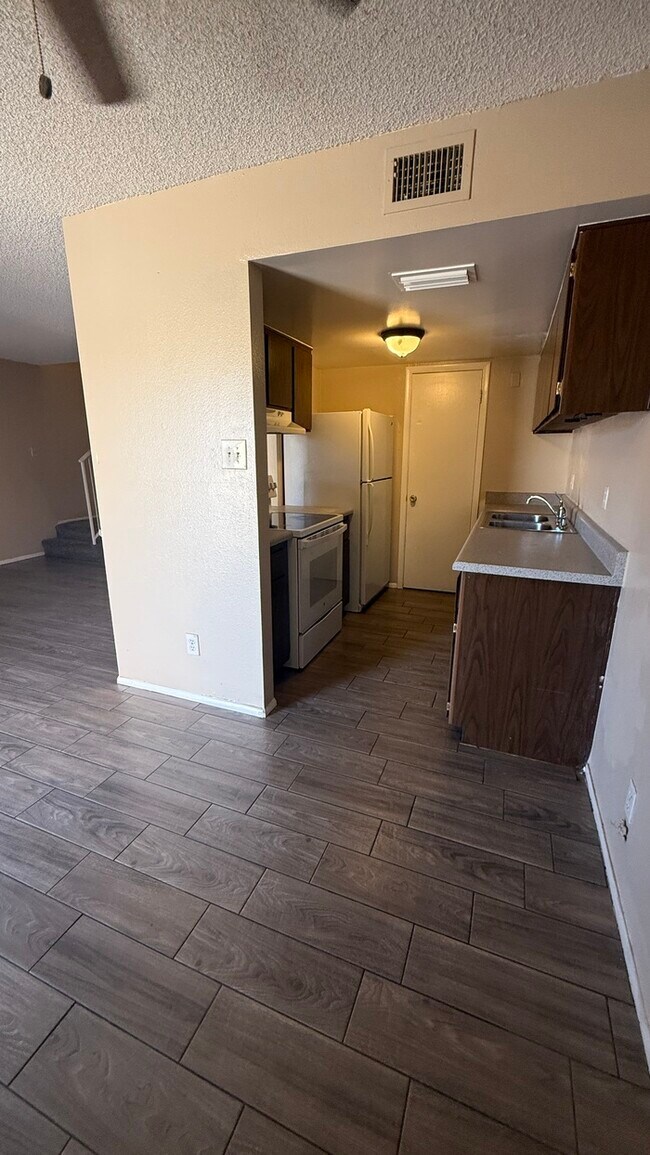 Foto del edificio - Villas West Two Bedroom Townhome