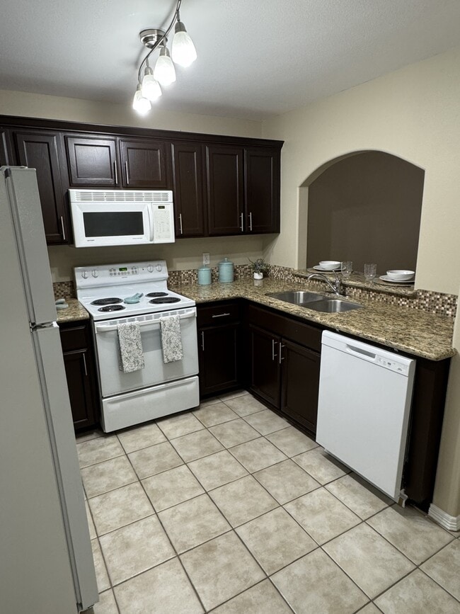 Building Photo - Villas De Nolana