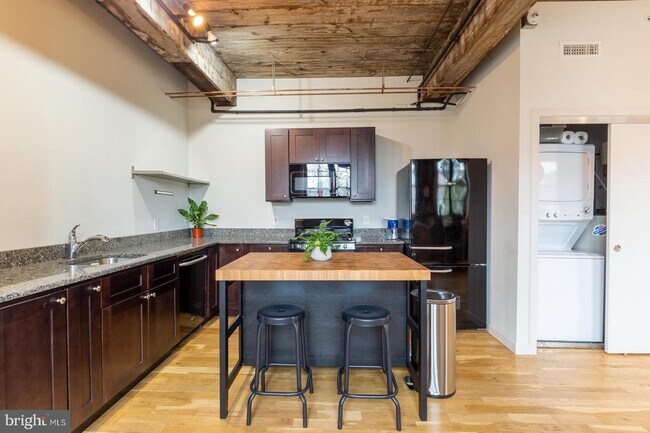 Foto del edificio - 1737 N Howard St