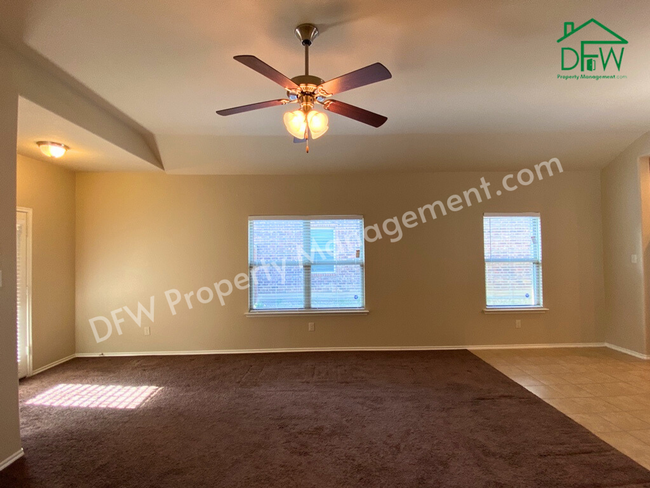Foto del edificio - Stunning 4 Bedroom 2 Bathroom 2-Car Garage...