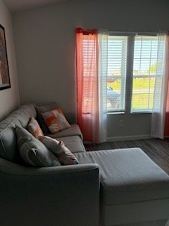 Building Photo - Charming 2BR House in Cleveland