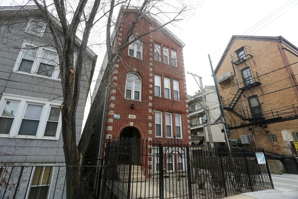 1547 W Augusta Blvd, Chicago, IL 60642 Apartments in Chicago, IL