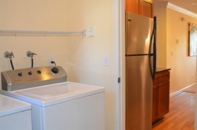 Building Photo - Ironwood Condominium - Bellevue- on bus line