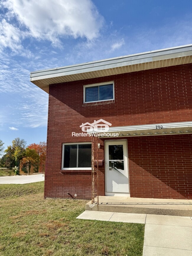 Building Photo - 730 Pierce St S