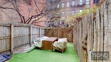 Building Photo - 450 W 50th St