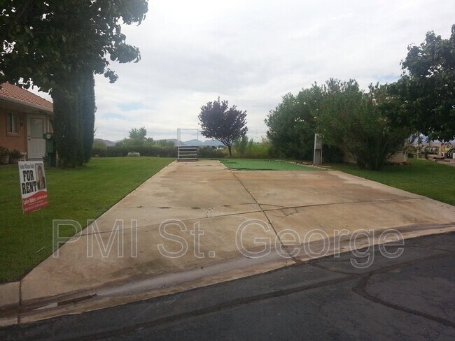 Foto del edificio - 2990 E Riverside Dr