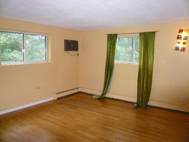 Building Photo - 73 Charlesbank Rd