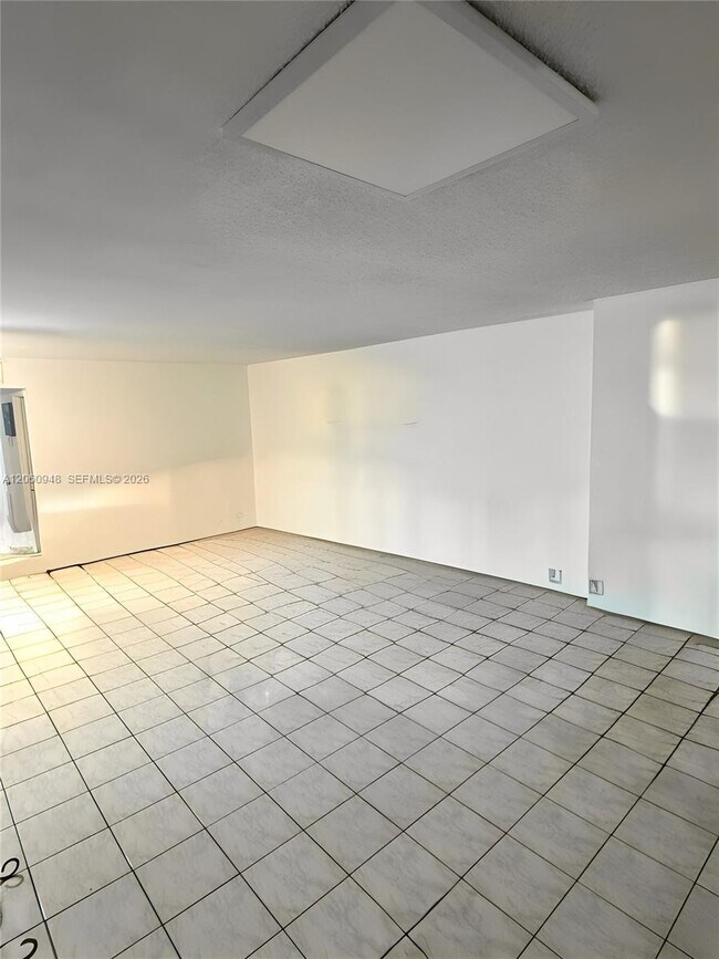 Foto del edificio - 920 NE 199th St