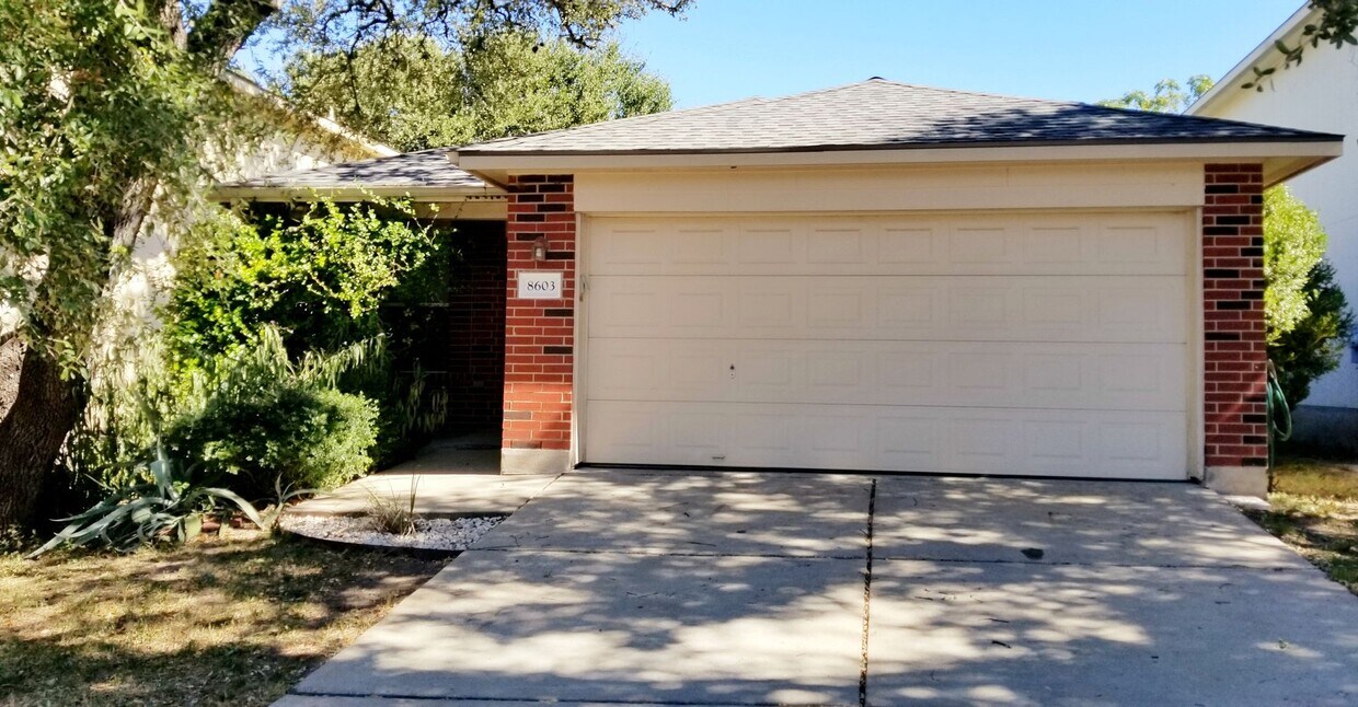 Foto principal - 8603 Davis Oaks Trail