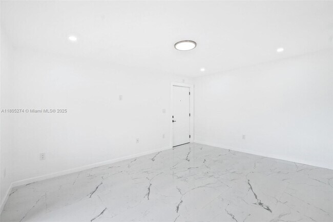 Building Photo - 7151 Miami Lakes Dr