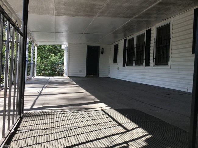 Building Photo - 45 E 60th St