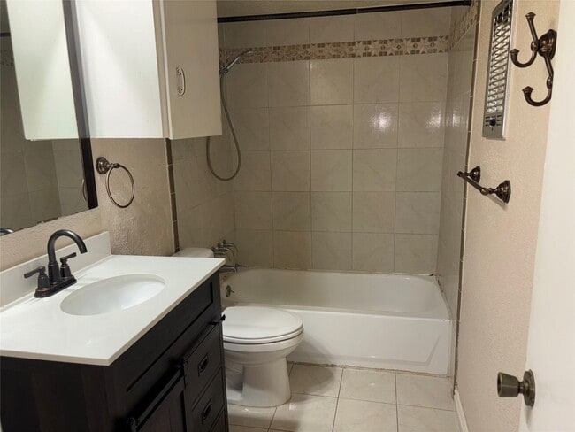 Foto del edificio - 7714 Renwick Dr