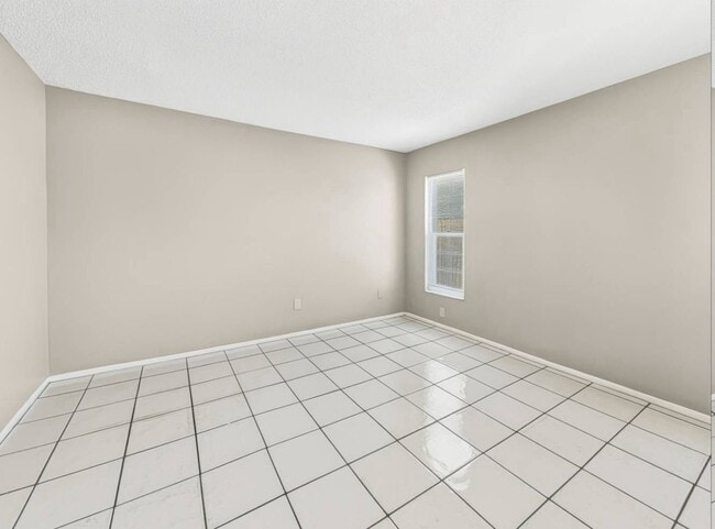 Building Photo - 613 Limetree Dr