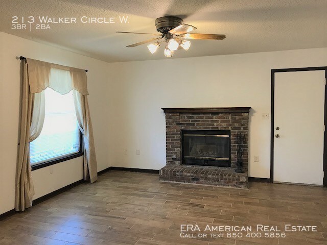 Foto del edificio - 213 Walker Cir W