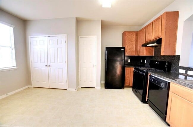 Building Photo - 4055 Mossy Spring Ln