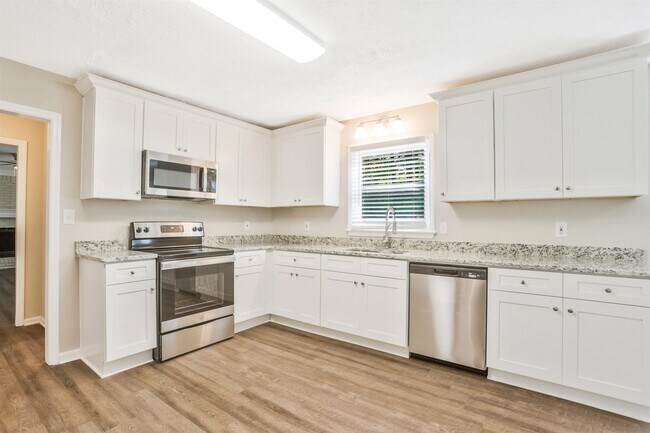 Building Photo - 6441 Laural Bend